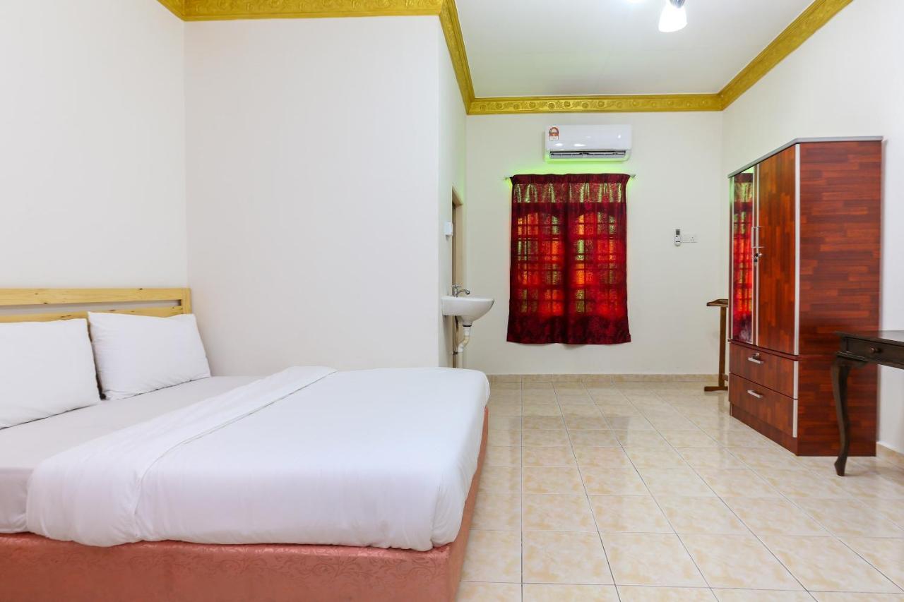 Hotel Oyo 89887 Yunie 2*
