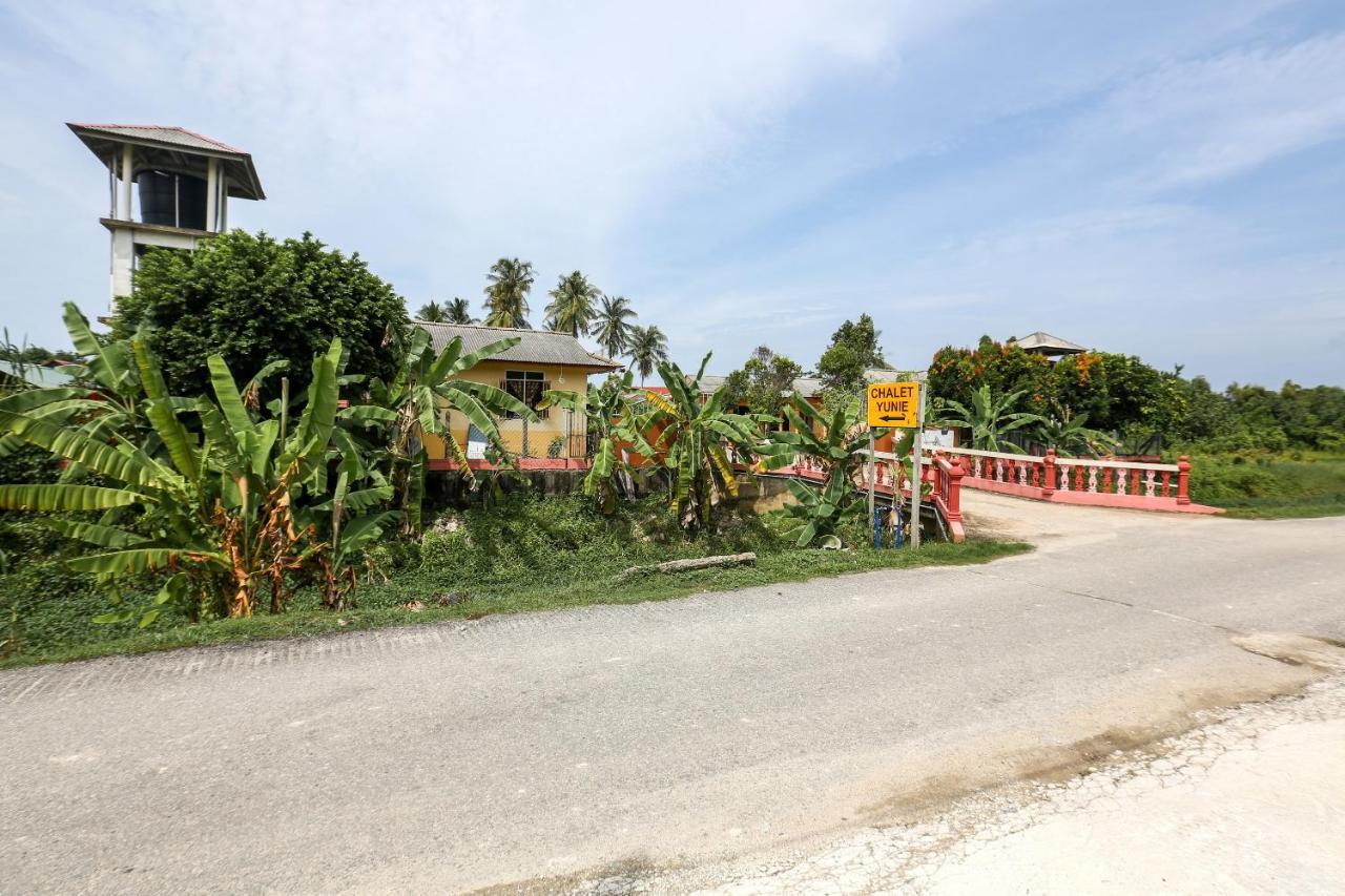 Oyo 89887 Yunie Marang
