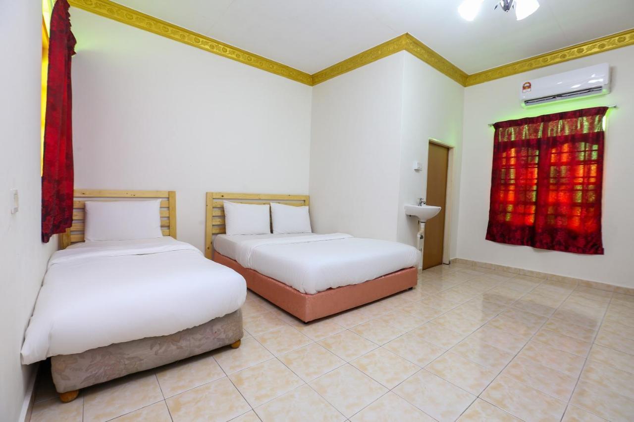 Hotel Oyo 89887 Yunie 2*